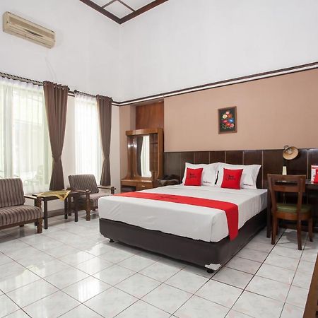 Hotel RedDoorz near Balai Kota Malang Zewnętrze zdjęcie