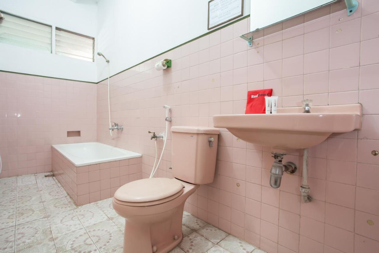 Hotel RedDoorz near Balai Kota Malang Zewnętrze zdjęcie