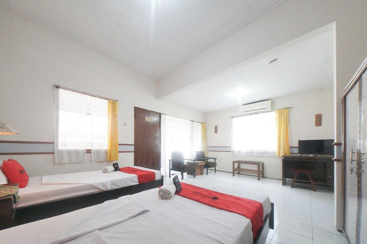 Hotel RedDoorz near Balai Kota Malang Zewnętrze zdjęcie