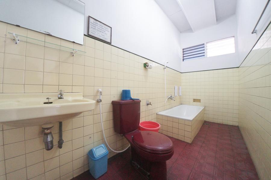 Hotel RedDoorz near Balai Kota Malang Zewnętrze zdjęcie