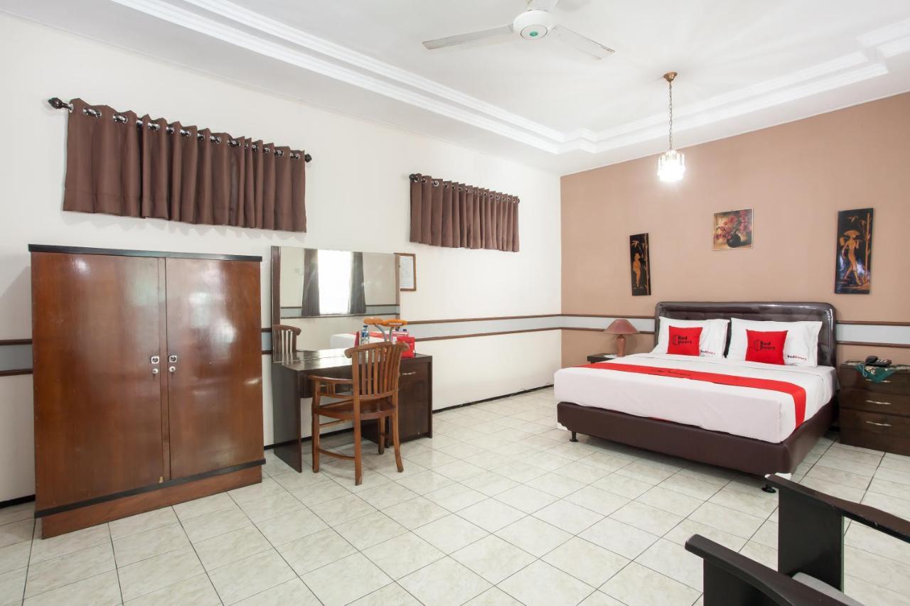 Hotel RedDoorz near Balai Kota Malang Zewnętrze zdjęcie