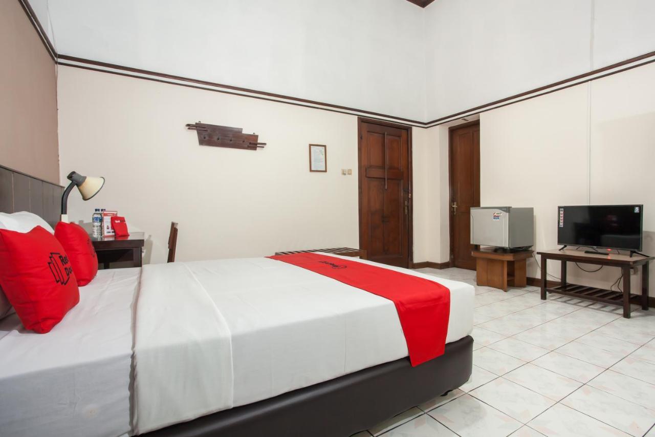 Hotel RedDoorz near Balai Kota Malang Zewnętrze zdjęcie