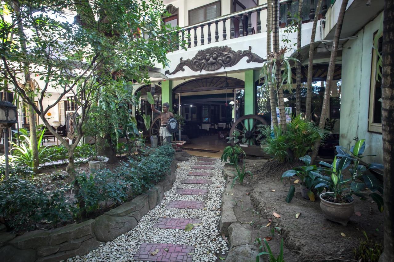 Hotel RedDoorz near Balai Kota Malang Zewnętrze zdjęcie