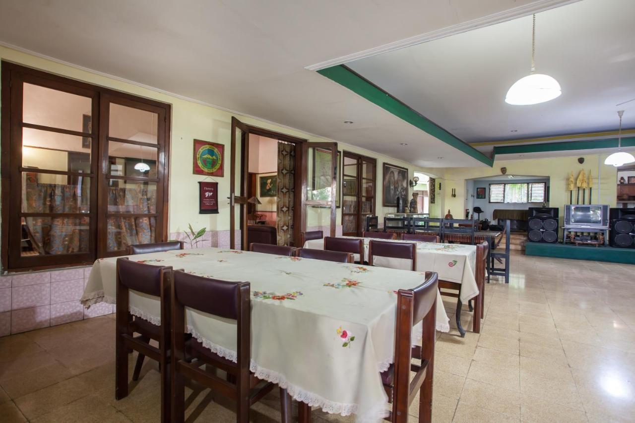 Hotel RedDoorz near Balai Kota Malang Zewnętrze zdjęcie