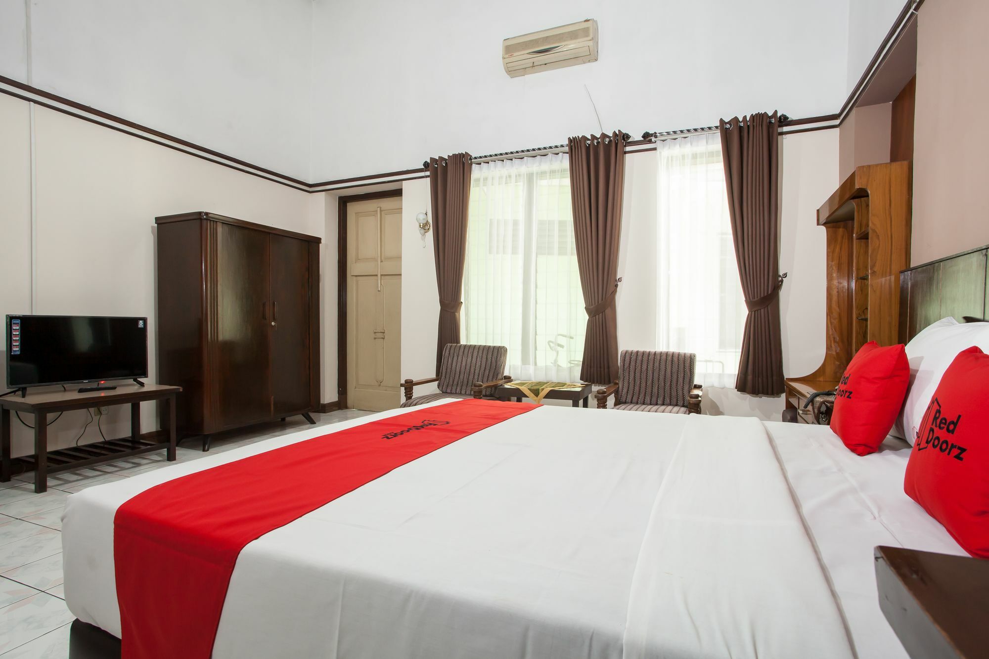 Hotel RedDoorz near Balai Kota Malang Zewnętrze zdjęcie