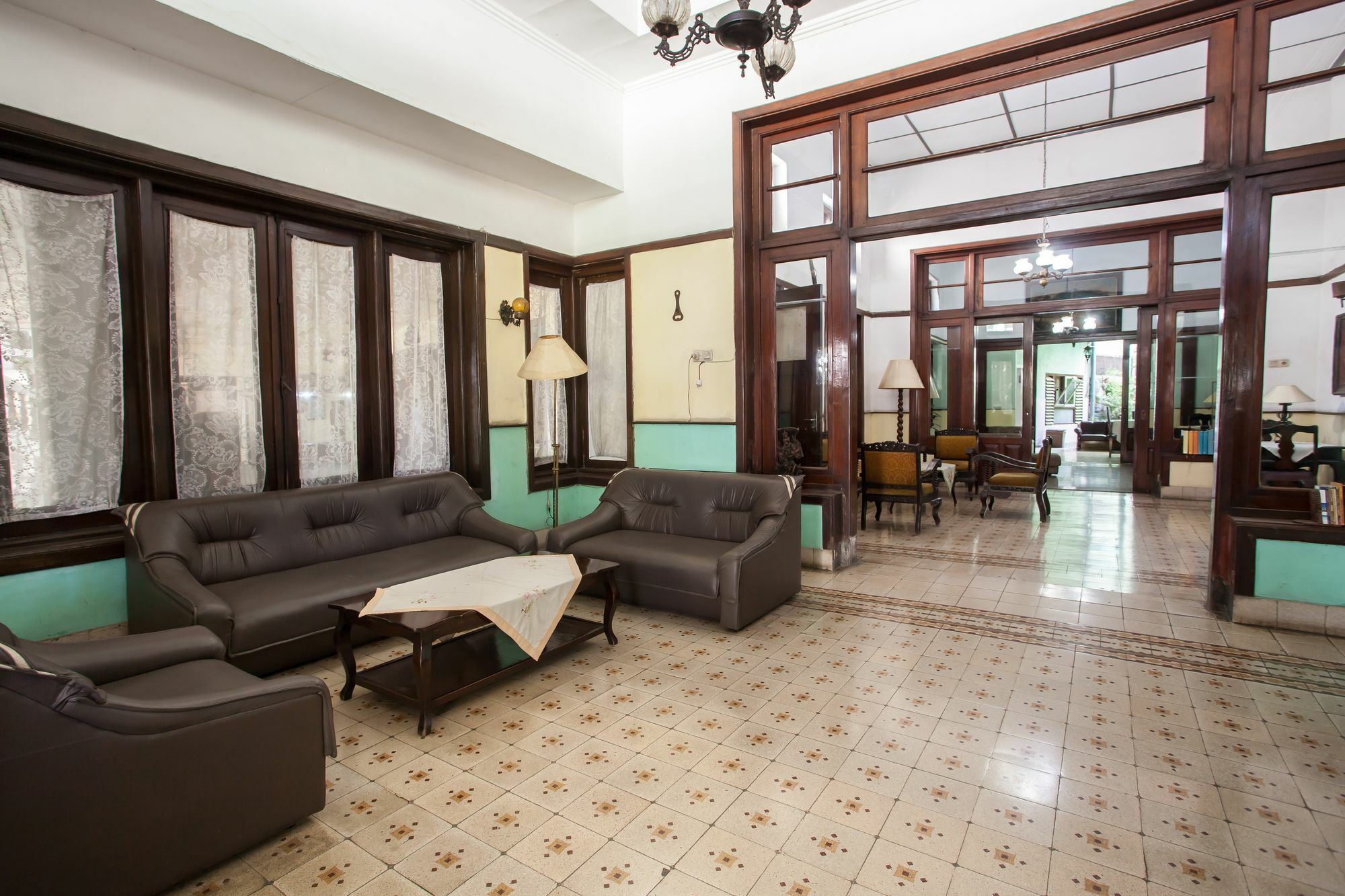 Hotel RedDoorz near Balai Kota Malang Zewnętrze zdjęcie